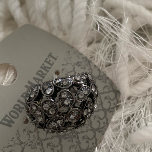 Fashion statement ring, size 8 - Picture 2 of 4